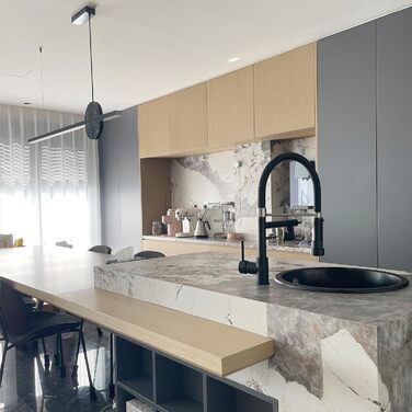 Чорний кухонний змішувач LED з висувною лійкою, поворотний на 360°, з спіральною пружиною, однорідний, для високого тиску, з висувною насадкою, з LED-підсвічуванням