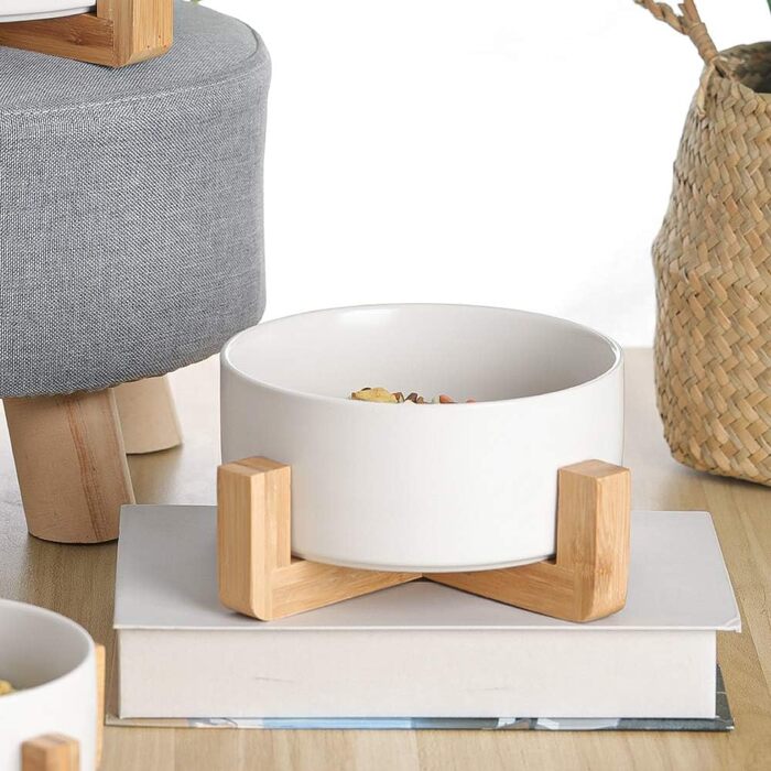 Керамічна миска для корму для собак та котів з дерев'яною підставкою, 850 мл, білий колір