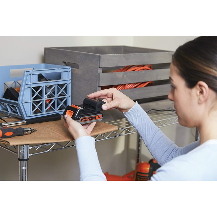 Бездротовий акумуляторний пилосос Black+Decker 4в1 BHFEV182C (18V, 2.0Ah) з електрощіткою, для підлоги та ручного використання, з насадкою для щілин, акумулятор та зарядний пристрій в комплекті