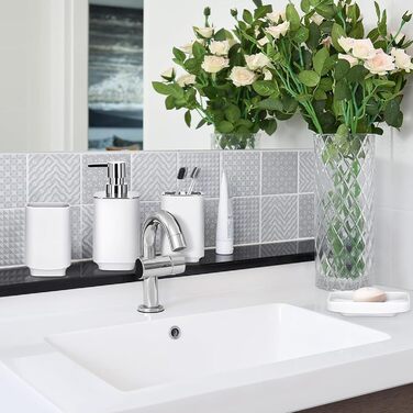 Сучасний 6-частинний набір для ванної кімнати білого кольору з дозатором для мила, тримачем для зубних щіток, мильницею, щіткою для унітазу, сміттєвим відром та склянкою з пластику та металу, білий