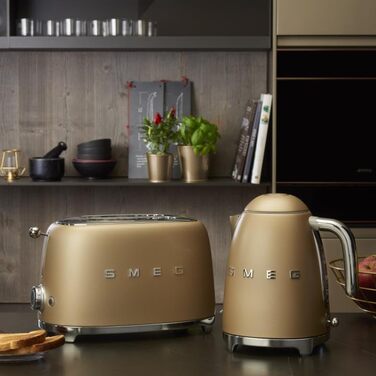 Електричний чайник Smeg KLF03WHEU 1.7л, 2400Вт, з фільтром від накипу та системою Soft-Opening, колір шампань