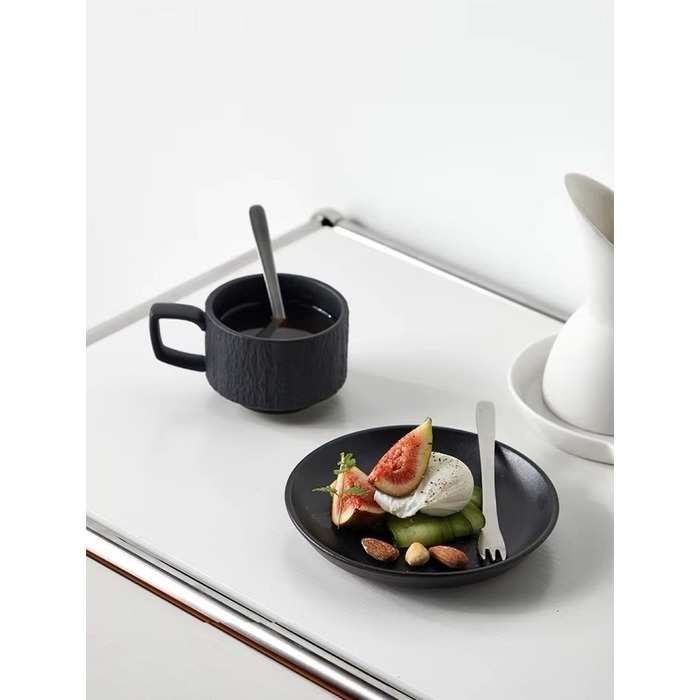 Набір з 4 чашки для еспресо Saumo з підставками, кераміка, 100 мл, чорний колір, сучасний дизайн. Ідеально для еспресо та кавових напоїв вдома, в офісі та на особливих заходах.