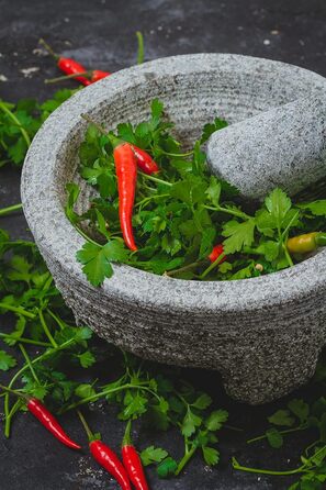 Мексиканський молькахете KitchenCraft World of Flavours, набір ступка та товкач, граніт, 20 см, сірий