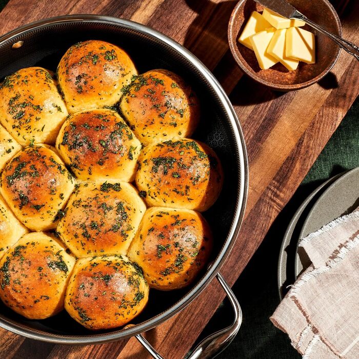 Сковорода HexClad Hybrid з антипригарним покриттям з кришкою, 4.5 л, для плити та духовки, сумісна з індукцією