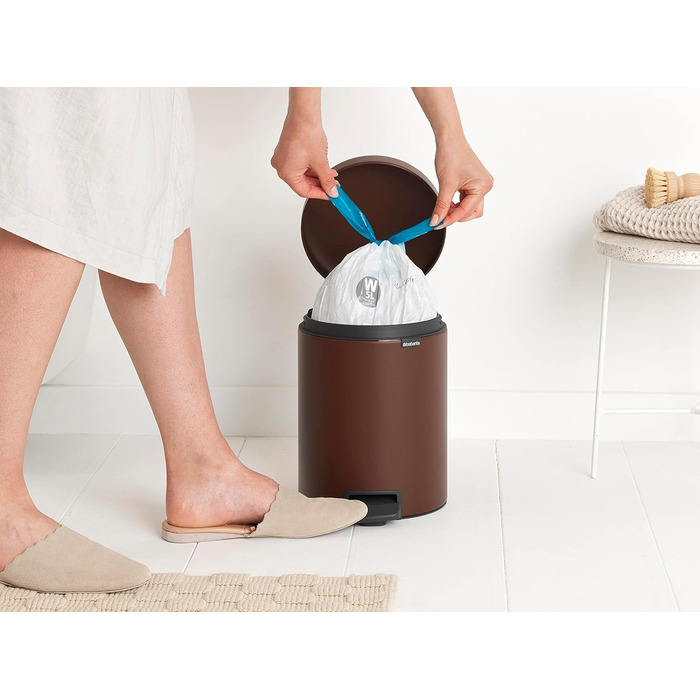 Відро для сміття Brabantia NewIcon 30L з м'яким закриттям, педальним механізмом та знімним внутрішнім відром (29 x 38 x 68 см, коричневе)