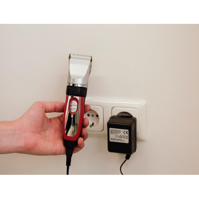 Акумуляторна машинка для стрижки Kerbl Sonic з аксесуарами, червона та срібна