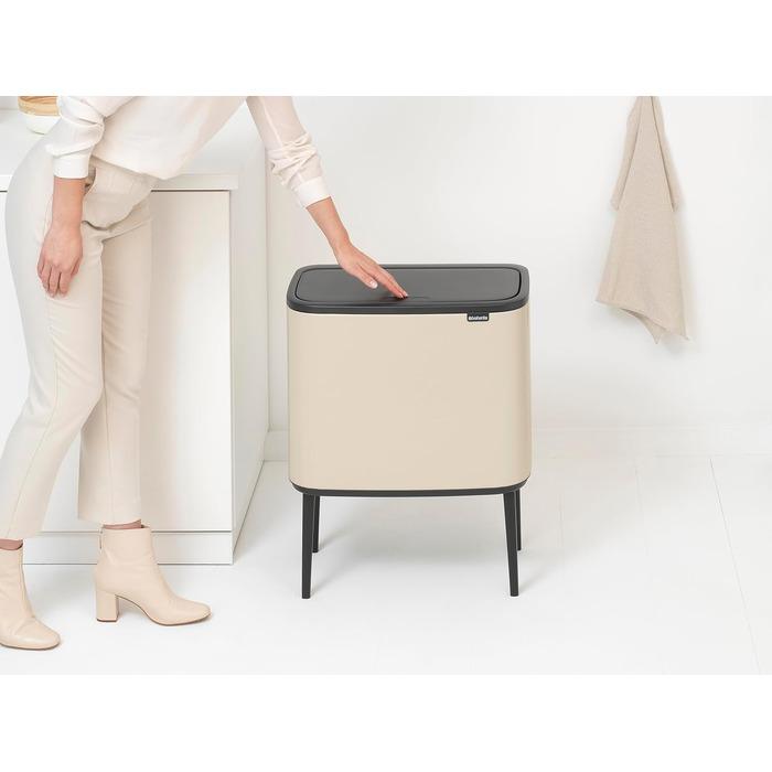Сміттєвий бак Brabantia Bo Touch Bin на 36 л, металевий, білий, з внутрішнім відром (54 x 32 x 68 см)