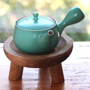 Traditional Japanese Kyusu Teapot made of Enamelled Clay, Green • Built-in Filter • Capacity 320 ml • Tea Soul
