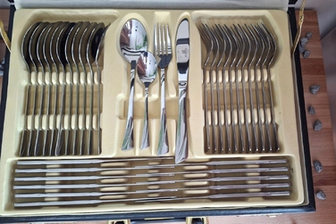 Набір столових приборів Zilner у кейсі, 72 предмети