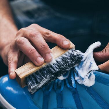 SHOE MGK Shoe Care Set – Shoe Protection – Complete Set – Water and Dirt Repellent plus Shoe Cleaner/Conditioner plus Shoe Refresher All-in-One Kit