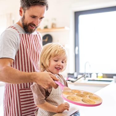 Млинцева пательня Joeji's Kitchen з 7 виїмками для млинців та яєць зі смайликами, антипригарна, алюмінієва, 26,5 см, для індукції, рожева, для дітей