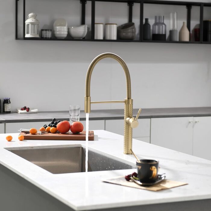 Сучасний кухонний змішувач AIMADI з висувною лійкою та 360° поворотом, чорний/рожеве золото, з двома виходами, для високого тиску