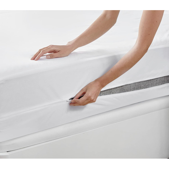 Pikolin Home - Mattress Cover with Safety Closure and Zipper
