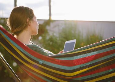 Гамак для відпочинку на відкритому повітрі з бавовни на 1 особу, 190 x 80 см, вантажопідйомність до 150 кг, з сумкою для перенесення. Підходить для саду, тераси, веранди, пляжу та заднього двору.