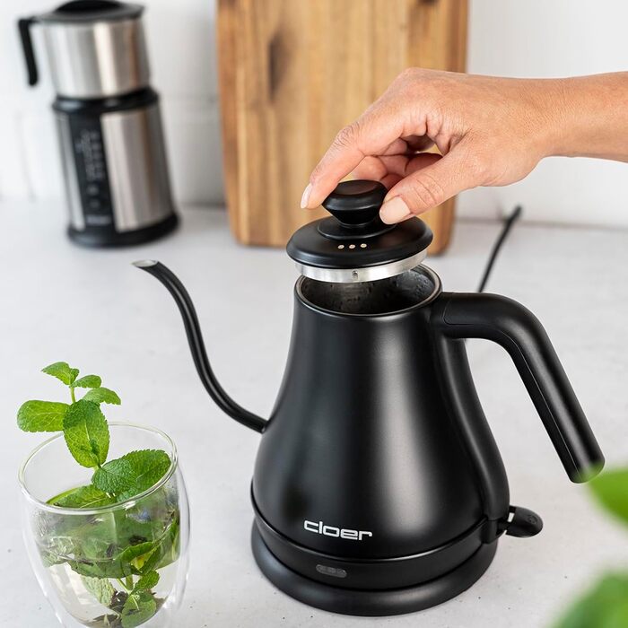 Електричний чайник Cloer 4960 з гусячим носиком, 0.8 л, нержавіюча сталь, чорний, 1000 Вт