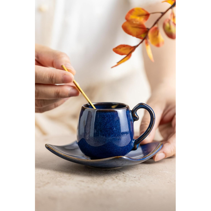 Набір кавових чашок з блюдцями LYEOBOH (6 шт.), 85 мл, кераміка, білий колір, з металевим підставкою та ложками. Підходять для еспресо, капучино, лате, мокко та чаю.