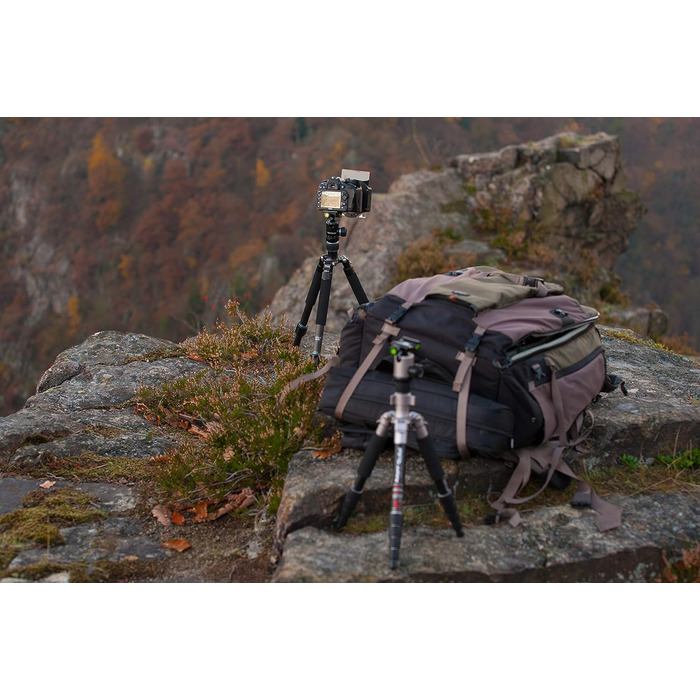 Штатив Rollei Compact Traveler No.1 143cm для камери з кульковою головкою. Легкий штатив для подорожей, сумісний з Arca Swiss, для DSLR та смартфонів (алюміній, титан)