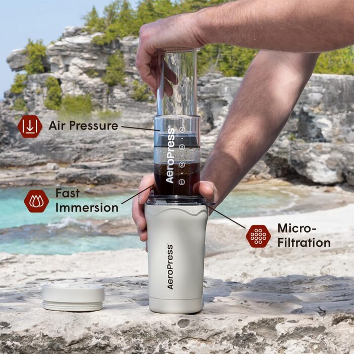 AeroPress Go Plus – портативна кавоварка 3-в-1 для подорожей і кемпінгу, френч-прес, пуровер, еспресо, насичена кава без гіркоти, набір для приготування кави