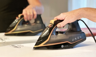 Парова праска Electo з керамічною підошвою, 3000 Вт, 380 мл, бежево-коричнева