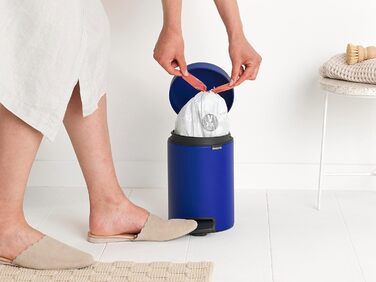 Відро для сміття Brabantia NewIcon 30L з м'яким закриттям та педальним механізмом, блакитне