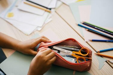 Ножиці Fiskars Classic для хобі, 13 см, для правшів і лівшів, нержавіюча сталь, пластикові ручки, помаранчеві