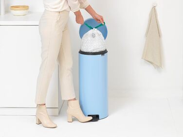 Відро Brabantia NewIcon 30L з м'яким закриттям кришки, педальним приводом та знімним внутрішнім відром (29 x 38 x 68 см, Dreamy Blue)