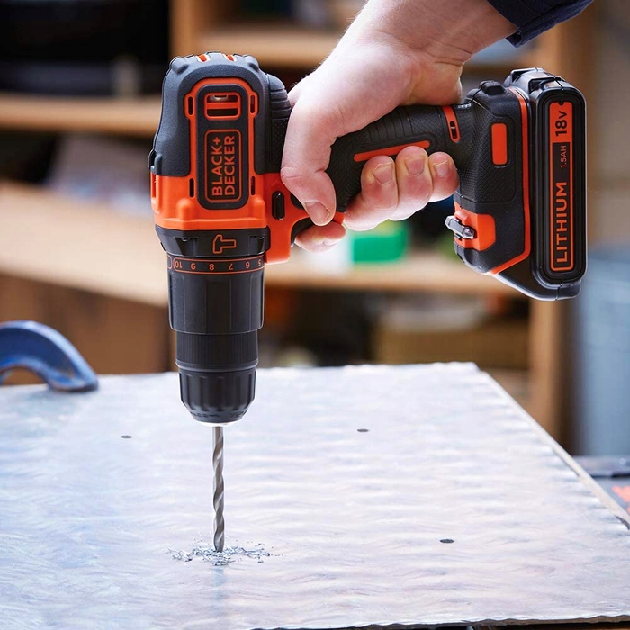 Акумуляторний шуруповерт Black+Decker 18 V BDCHD18N