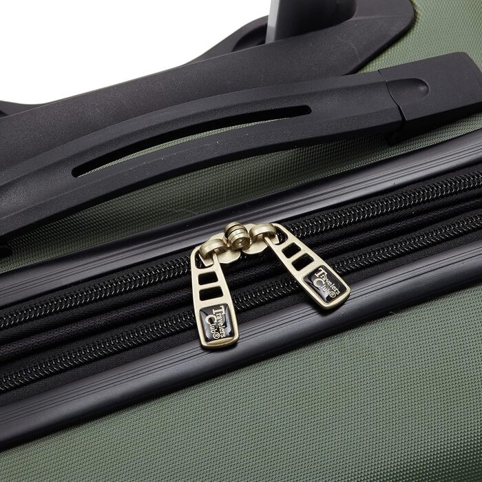 Чемодан валіза Travelers Club Chicago Hardside розширюваний спінер 20' Carry-On, колір Thyme Green