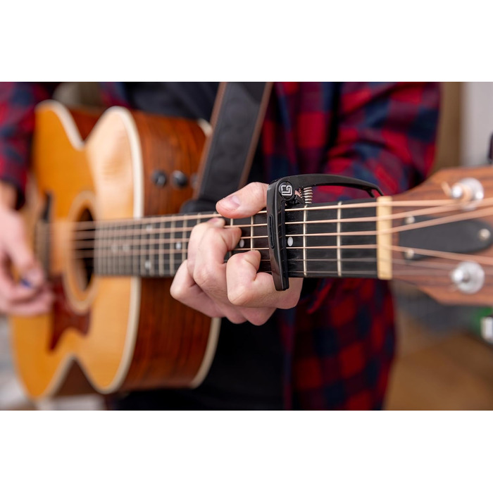 Набір аксесуарів для гітари Guitar Lab: ремінь, каподастр, тюнер, медіатори. Підходить для акустичної та електрогітари, бас-гітари