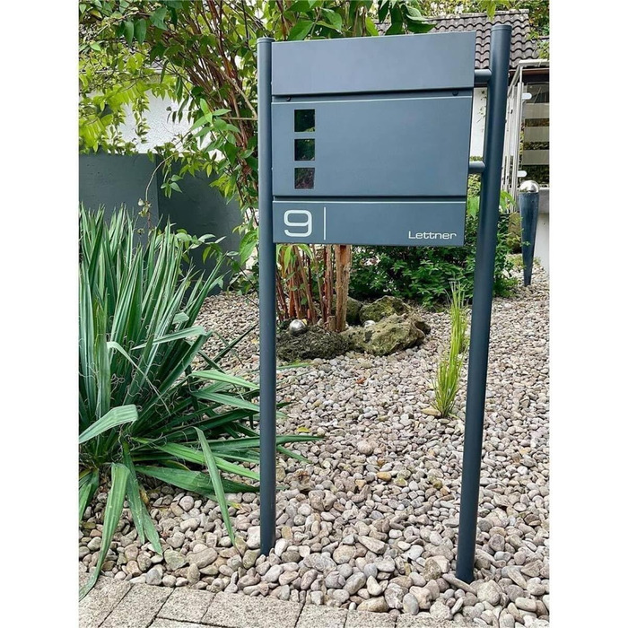 Поштова скринька Metzler Cube антрацит RAL 7016 з лазерним гравіюванням номеру будинку та імені - настінна, з відділенням для газет, вікном. Розмір: 37x37x10.5 см