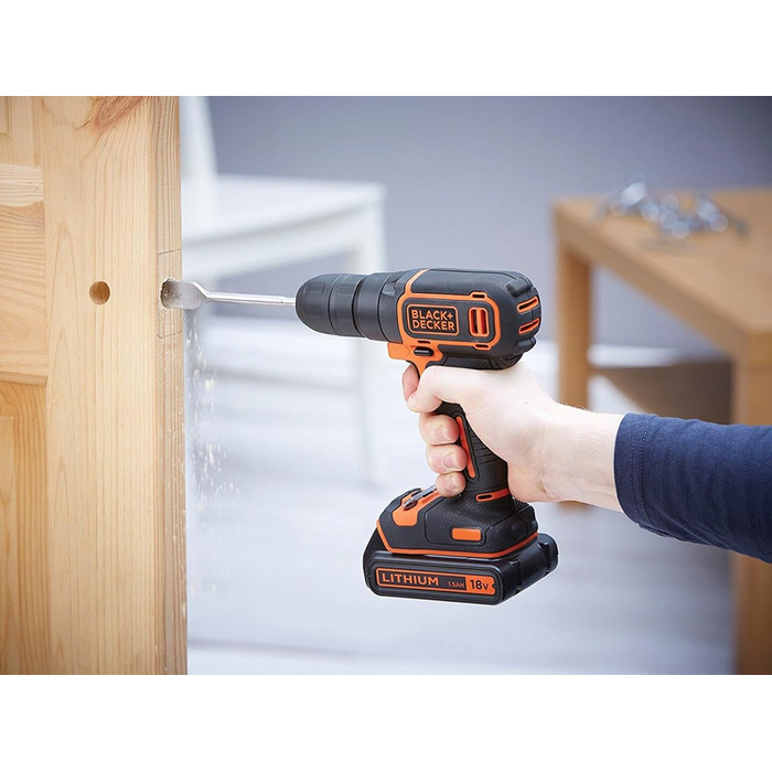 Акумуляторний дриль-шуруповерт BLACK+DECKER 18V з 2 акумуляторами 1.5Ah, швидкою зарядкою та 80 аксесуарами в кейсі