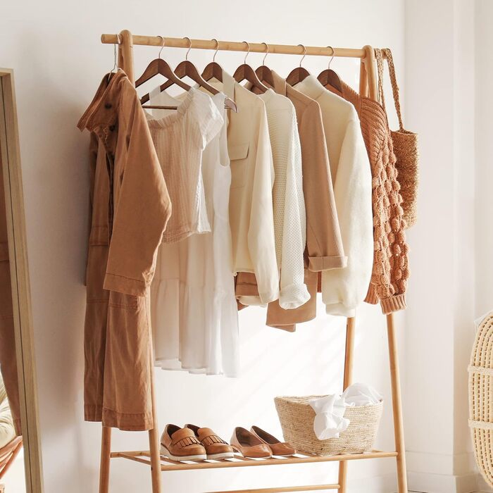 HOUSE DAY Wooden Clothes Hangers, 32 Pack, Walnut Wood Hangers, Walnut Clothes Hangers, Wooden Hangers, Clothes Hangers, Stable Clothes Hangers, Swivel Clothes Hangers, 44.5cm Wide, with Notch, Roségold Hook