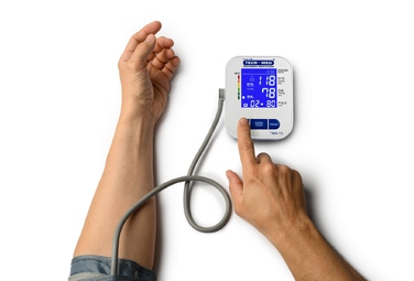 Тонометр на плече TECH-MED TMA-10 з USB-C живленням, індикатором аритмії та чохлом