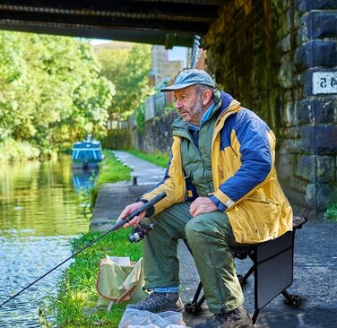 Складаний туристичний стільчик для риболовлі та відпочинку на природі - компактний, з сумкою