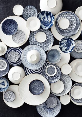 Набір для суші Tokyo Design Studio Nippon Blue (6 предметів): 2 тарілки для суші, 2 миски для соусу, 2 палички для їжі, японський дизайн, порцеляна, подарункова упаковка