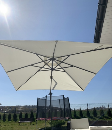 Парасолька садова з бічним стійкою GardenLine, бежева, 250 x 250 см