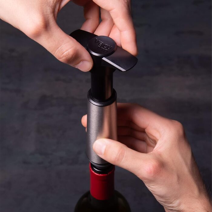 Vacu Vin Wine Pump - Stainless Steel Gift Box - Vacuum Pump with Wine Stopper - Protects the Quality of Your Opened Bottles