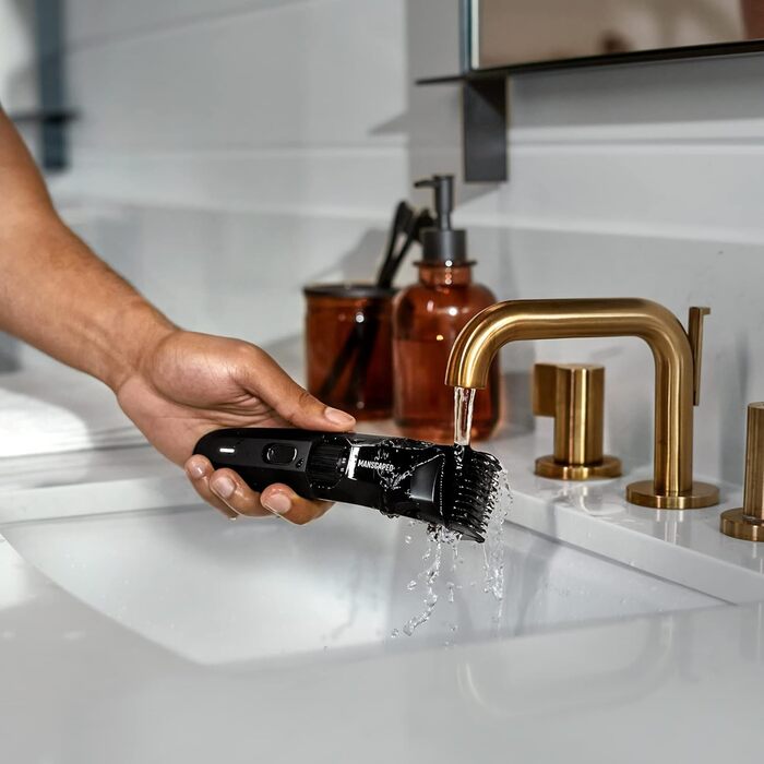 The Beard Hedger® by MANSCAPED®, beard trimmer/beard shaver, 20 length settings, stainless steel T-blade for precise trimming, 60 minutes of cordless runtime, waterproof