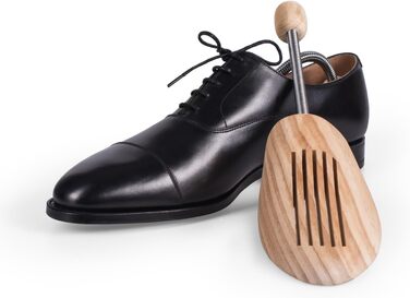 Blumtal Shoe Stretcher for Women and Men - Shoe Expander as Crease and Fold Protector made of Solid Wood, Breathable, Various Sizes, Also for Boots or Sneakers