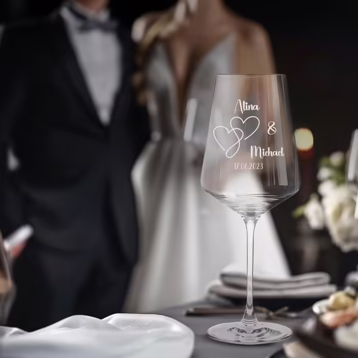 Engraved Max Leonardo Wine Glasses Set of 2 with Wooden Box and Engraving for Him & Her. Only Love Matters. Personalized with Name & Date. Heart-Shaped Glass Leonardo Puccini 560ml