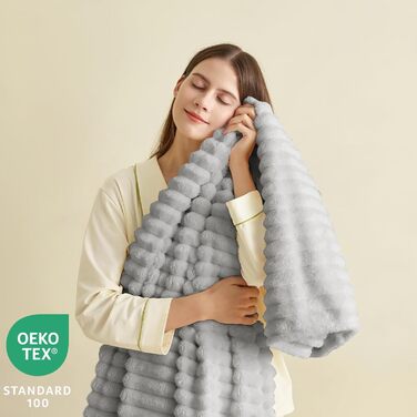 Плед Wavve: м'який флісовий плед 150x200 см, світло-сірий колір для дивану та декору кімнати