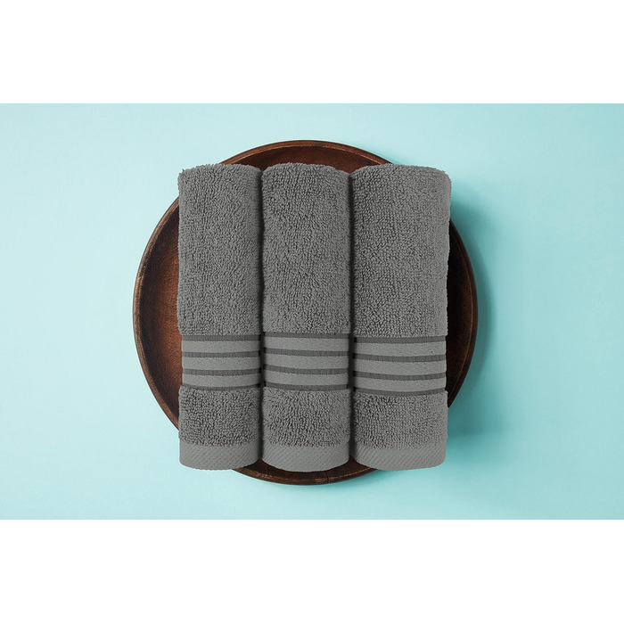 Utopia Towels 4-Piece Luxury Bath Towel Set, (68x137 cm), 100% Ring-Spun Cotton, 600 g/m², Lightweight and Highly Absorbent, Gym, Spa, and Hotel (black)