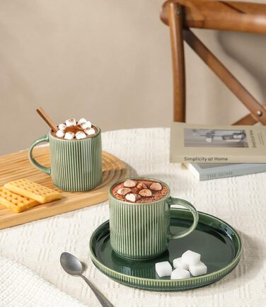 Набір посуду GBhome з реактивної глазурі для 6 осіб, 18 предметів. Ручна робота, керамічний посуд, безпечний для мікрохвильової печі та посудомийної машини. Глибокий зелений колір (Immergrün). Включає 6 чашок.