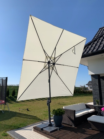 Парасолька садова з бічним стійкою GardenLine, бежева, 250 x 250 см