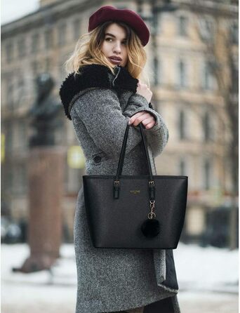 Сумка жіноча URAQT чорна шкіряна, шопер для офісу, школи, покупок з помпоном з хутра кролика та брелоком