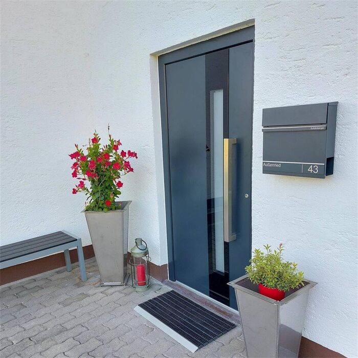 Поштова скринька Metzler Cube антрацит RAL 7016 з лазерним гравіюванням номеру будинку та імені - настінна, з відділенням для газет, вікном. Розмір: 37x37x10.5 см