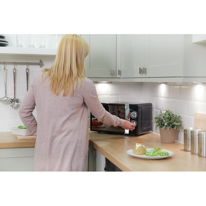 Мікрохвильова піч Russell Hobbs RHMM701B 17L, 700W, чорна, ручне керування, 5 рівнів потужності, таймер, функція розморожування, легке очищення