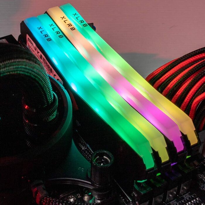 PNY XLR8 Gaming Epic: Набір оперативної пам'яті DDR4 RGB 3200MHz (2x8GB) Чорний
