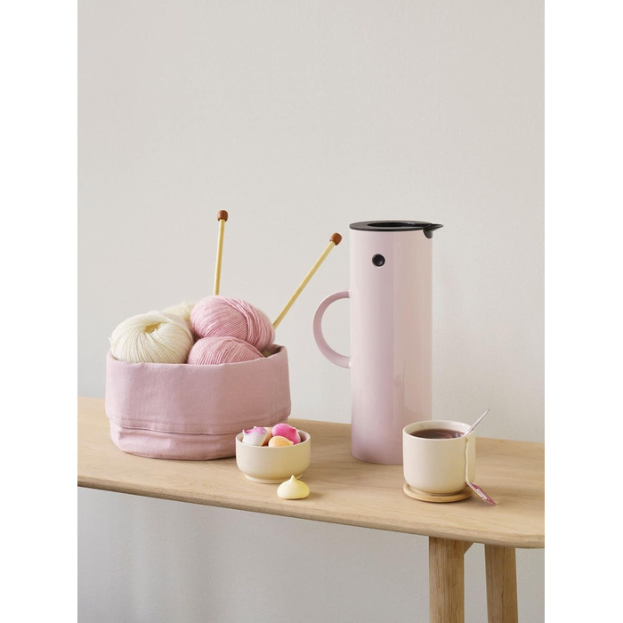 Термос Stelton EM77 - 1 літр, лавандовий колір. З подвійними стінками, для гарячих/холодних напоїв, з скляною вставкою, магнітним затвором, гвинтовою кришкою, вінтажний дизайн
