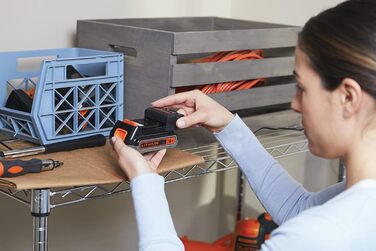 Бездротовий акумуляторний пилосос Black+Decker 4в1 BHFEV182C (18V, 2.0Ah) з електрощіткою, для підлоги та ручного використання, з насадкою для щілин, акумулятор та зарядний пристрій в комплекті